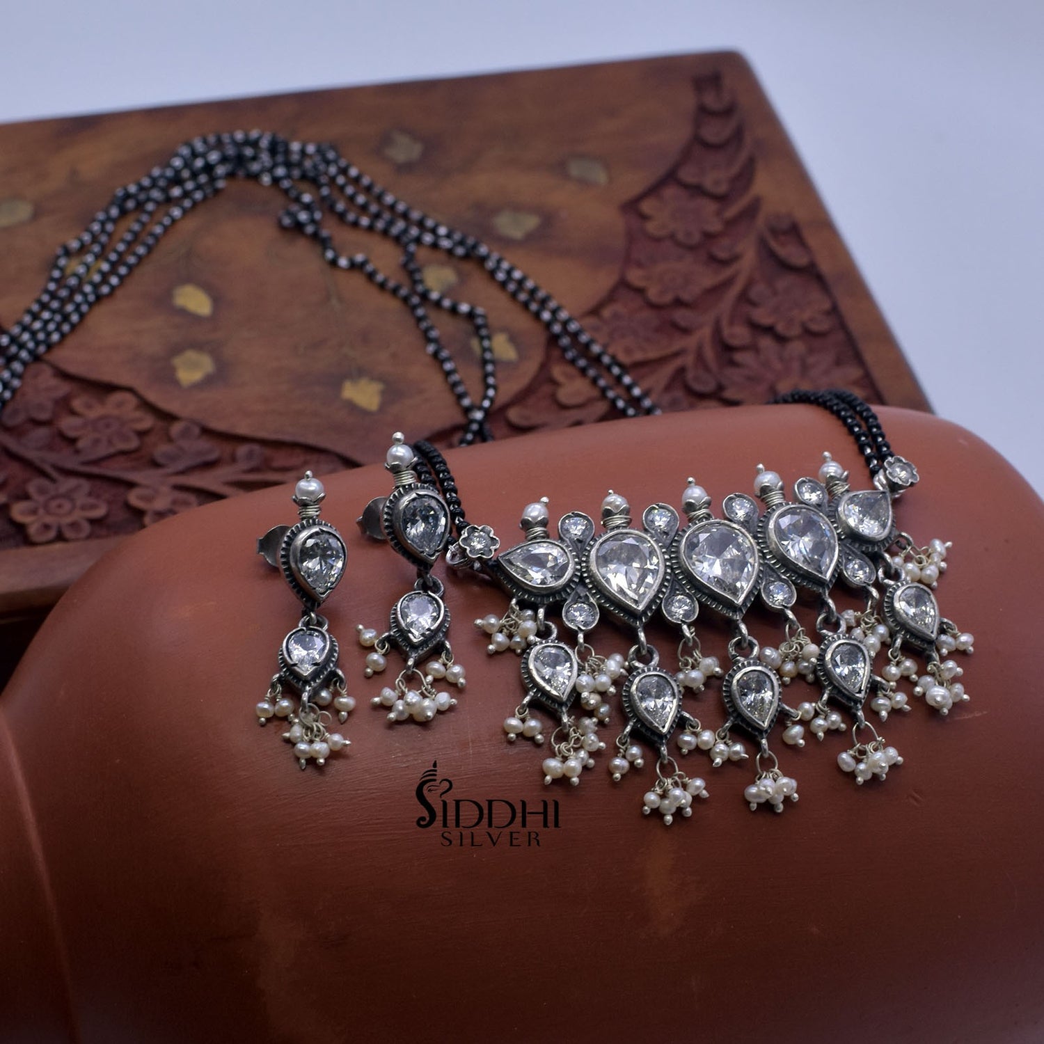 28" Chain mangalsutra white 5 paan tanmani pendant with earrings