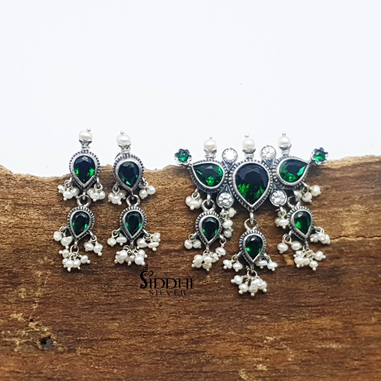 3 Paan Tanmani green with earrings