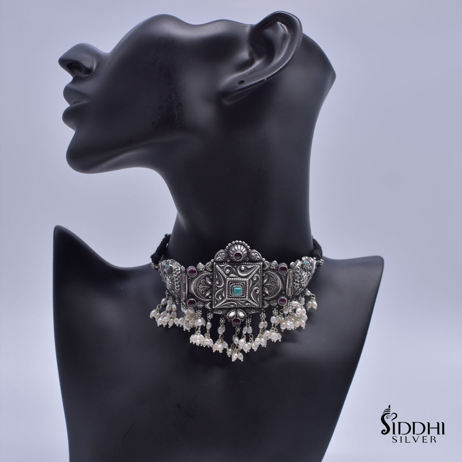 Choker chokda peacock