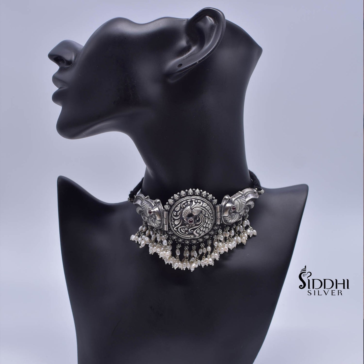 Choker triple peacock