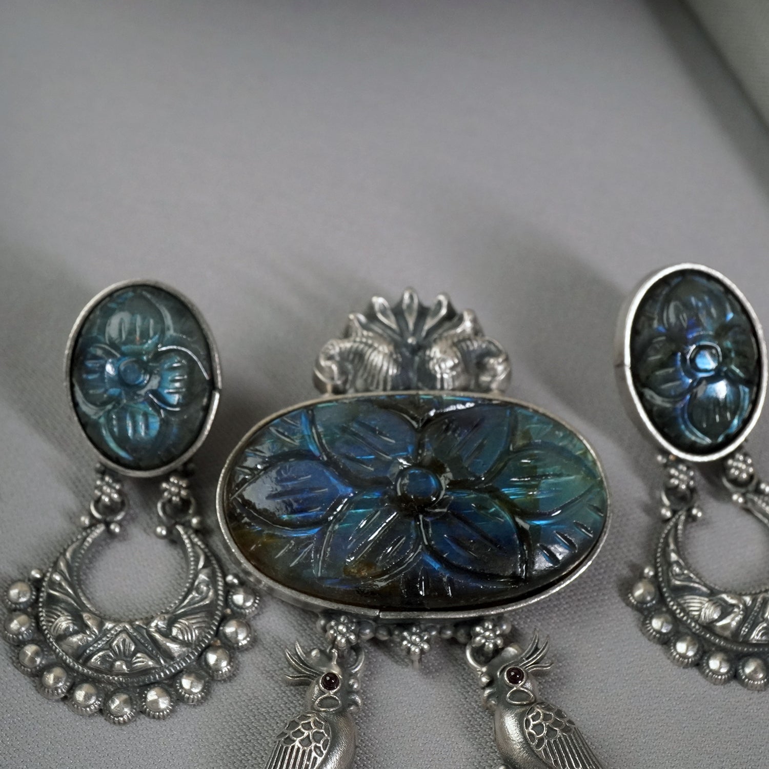 Silver Glam Carving Stone Pendant