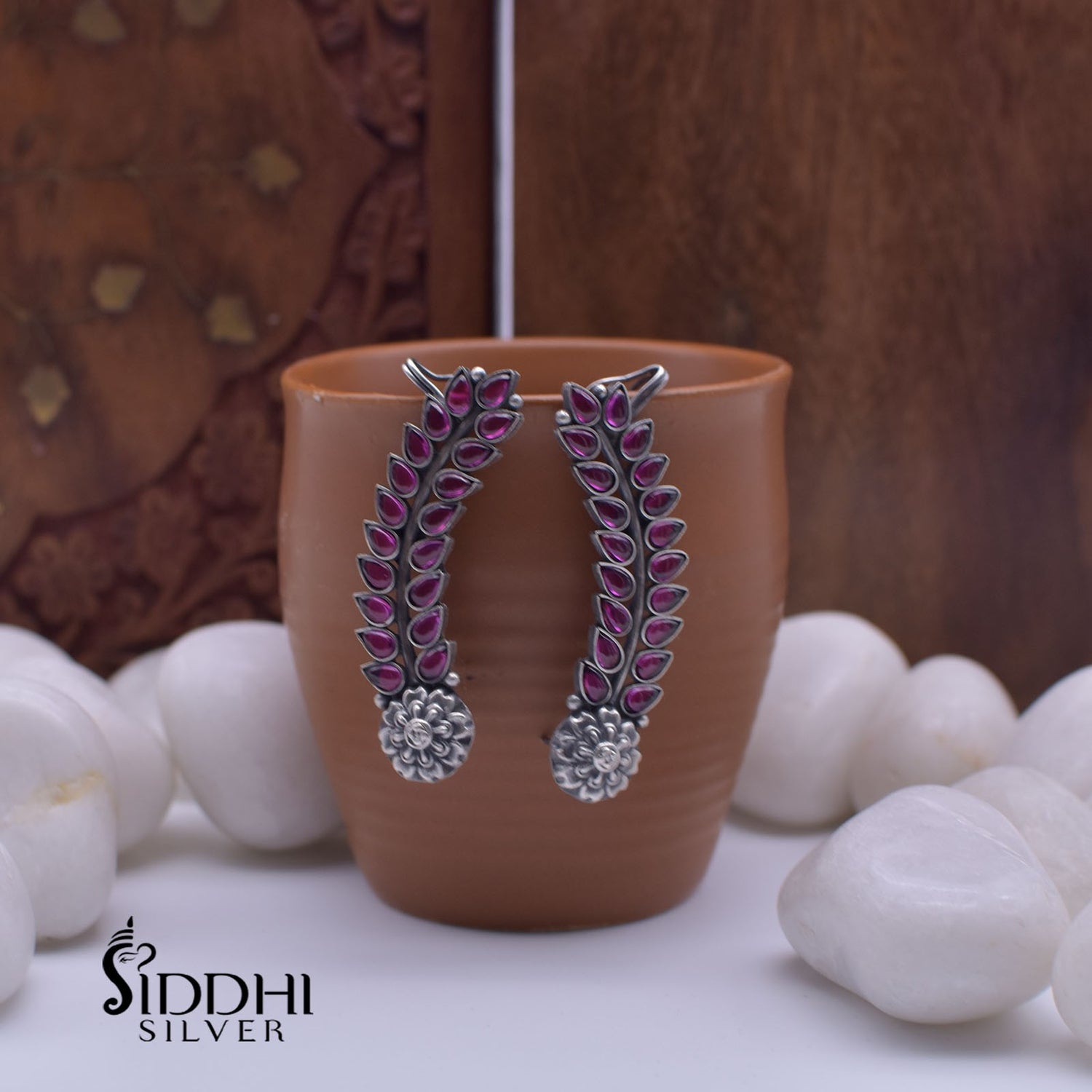 Earcuff flower red