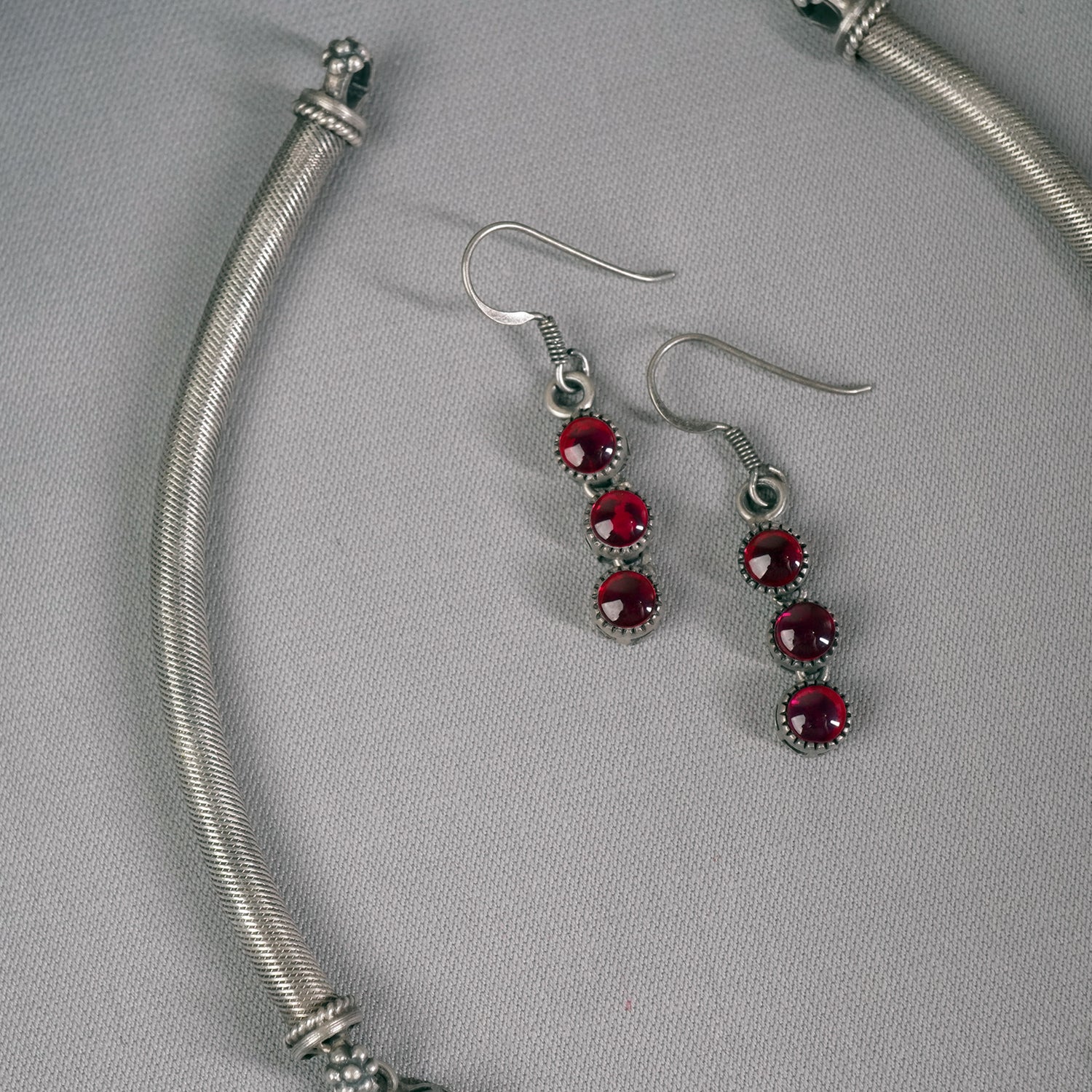 Silver Hasli With Red Kemp Stones With Earrings