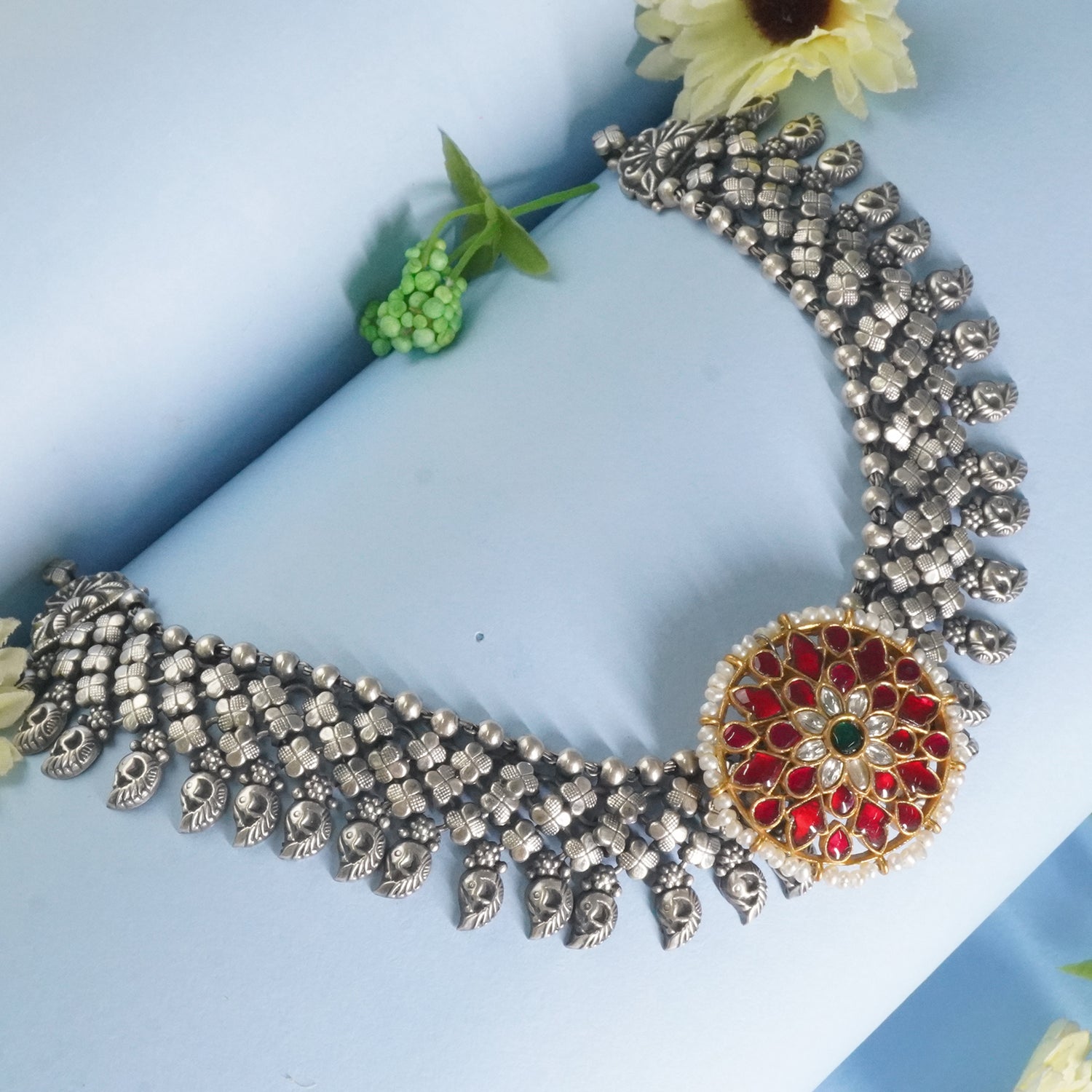Silver Dual Tone Necklace With Kundan Pendant