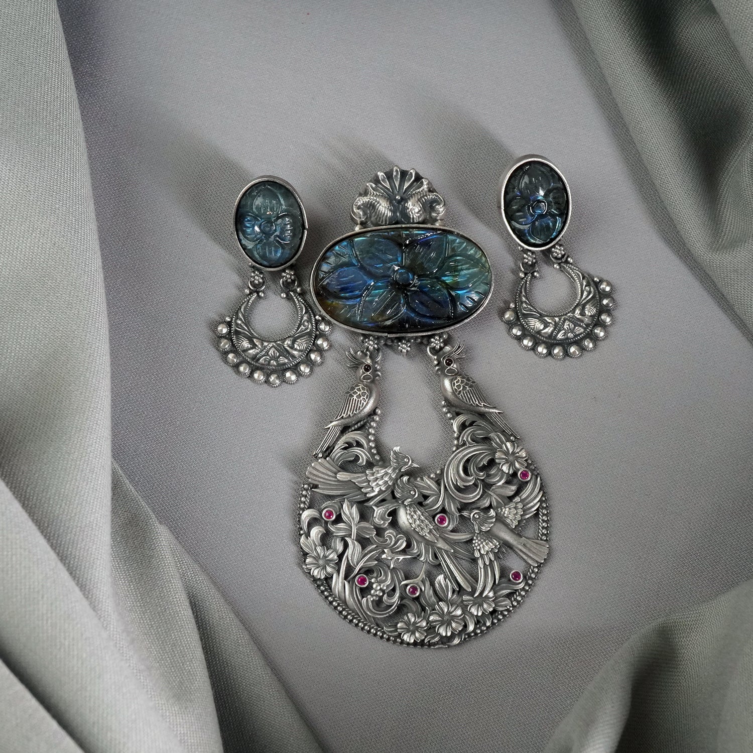 Silver Glam Carving Stone Pendant