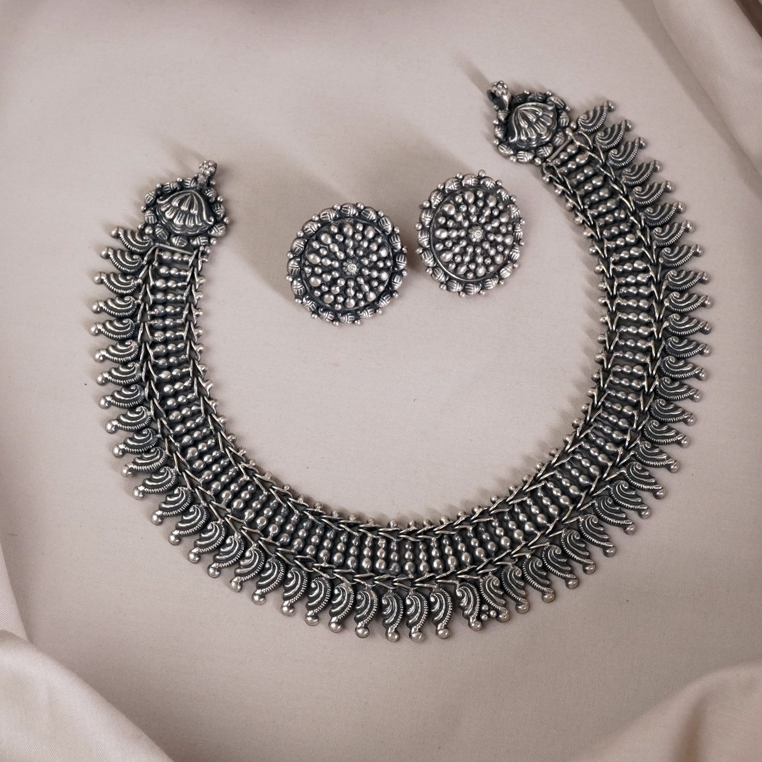Regal Silver Chattai Necklace Design