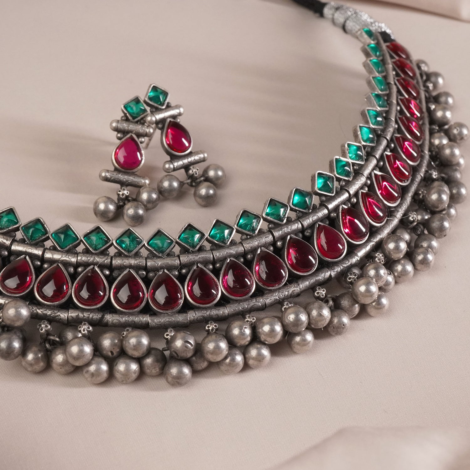 Shop online handmade kolhapuri paan kemp thushi design.