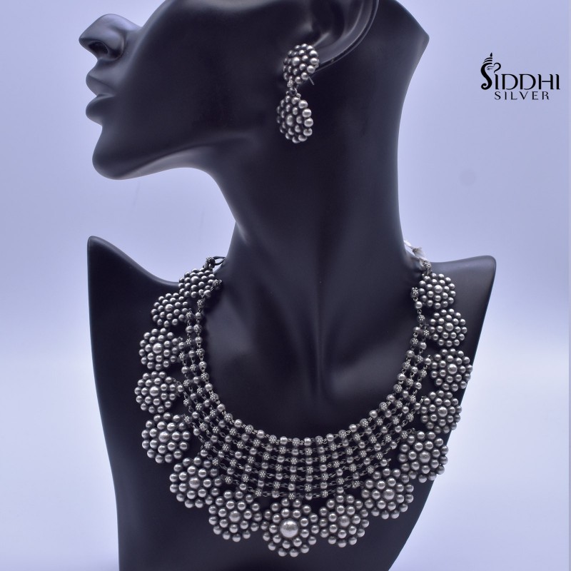 Silver kudi choker necklace