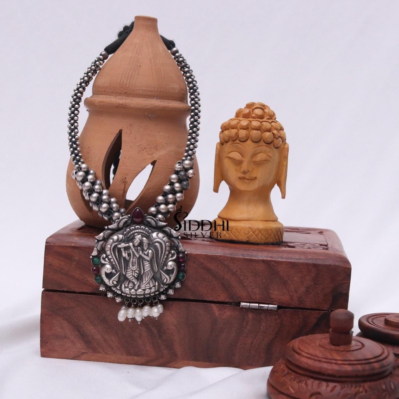 silver kolhapuri thushi krishna pendant