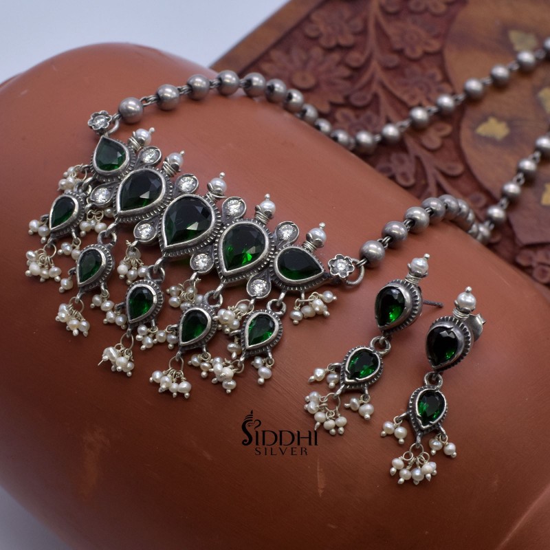 green silver tanmani pendant with earrings
