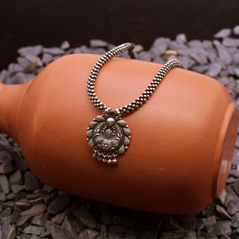 silver thushi with a chandrakor pendant