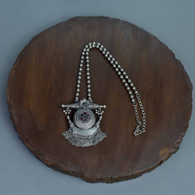 hand made pure silver chain necklace with silver nakash pendant.