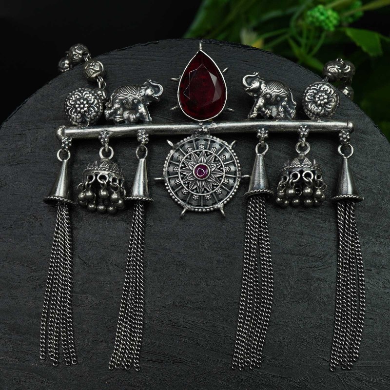 silver hathi pendant with zhalar and red emrald stones