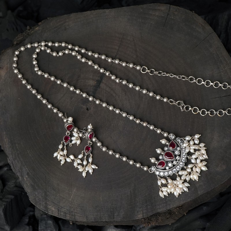 Elegant Tanmani Necklace with Unique Beads