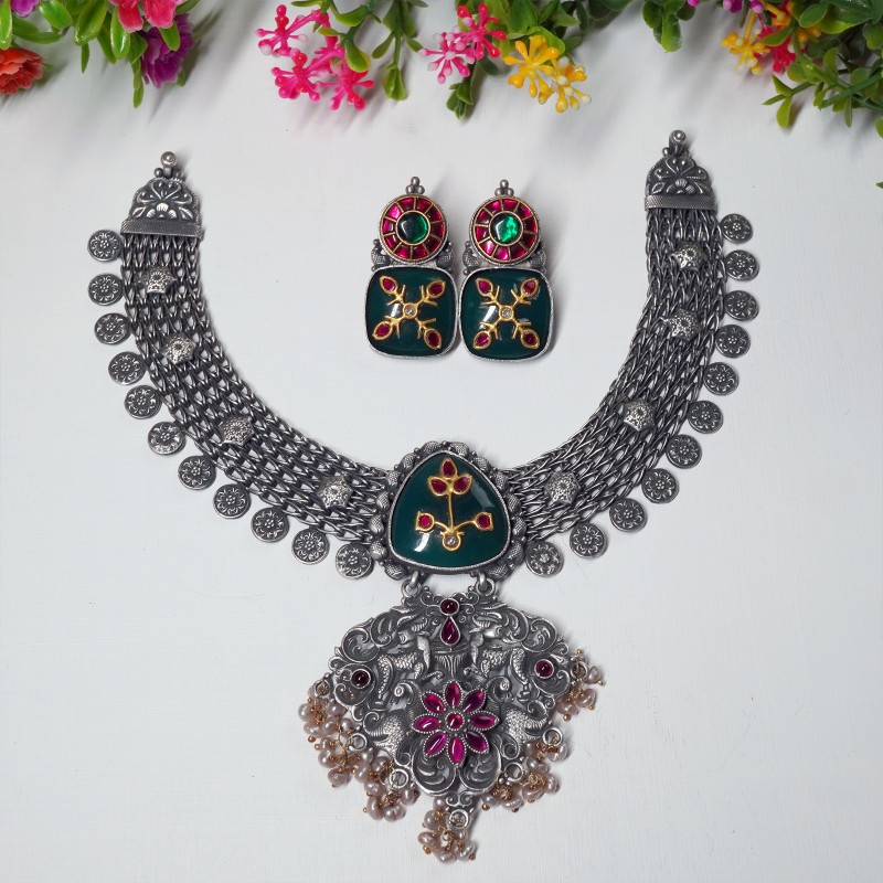 silver necklace with gold plated kundan pieces with earrings.