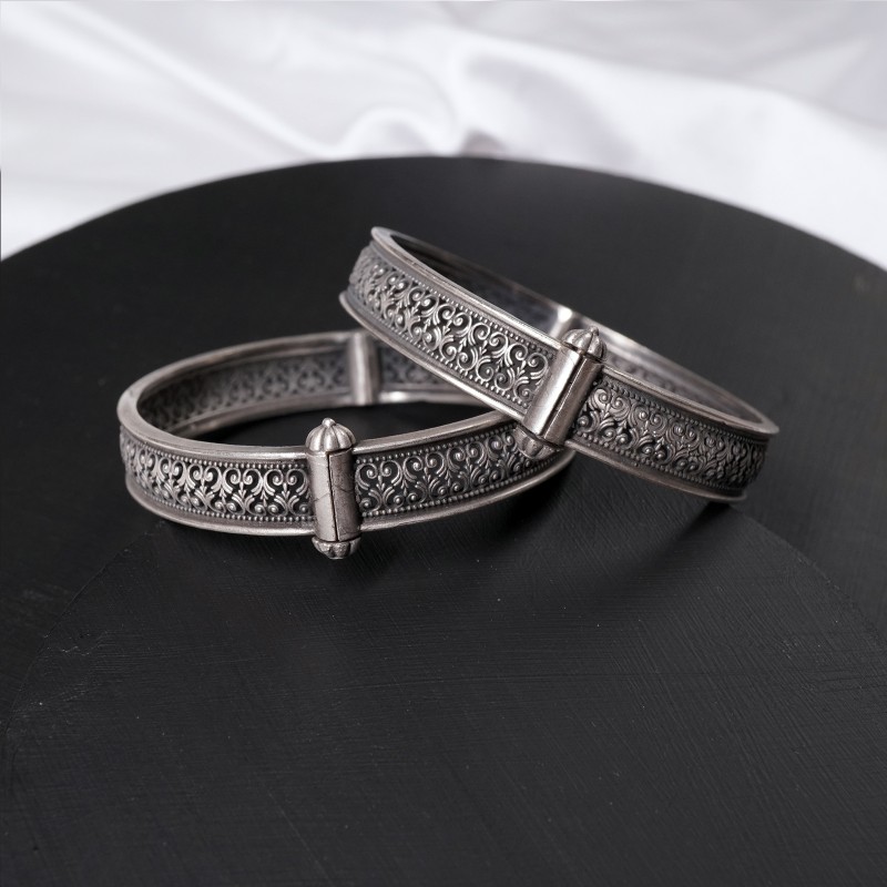 Handcrafted silver nakshi bangles