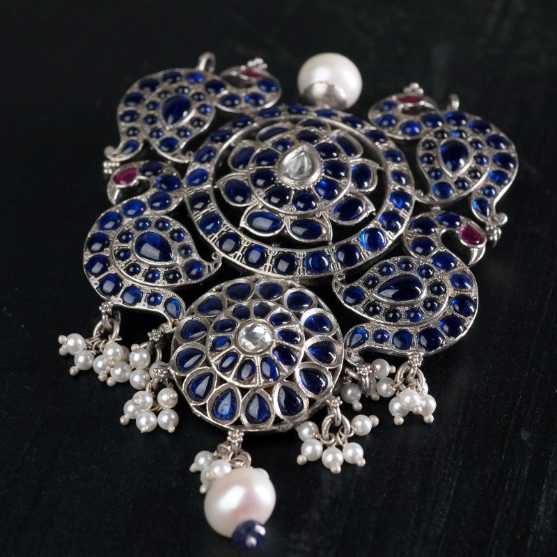 handmade silver pendant with blue kemp stones
