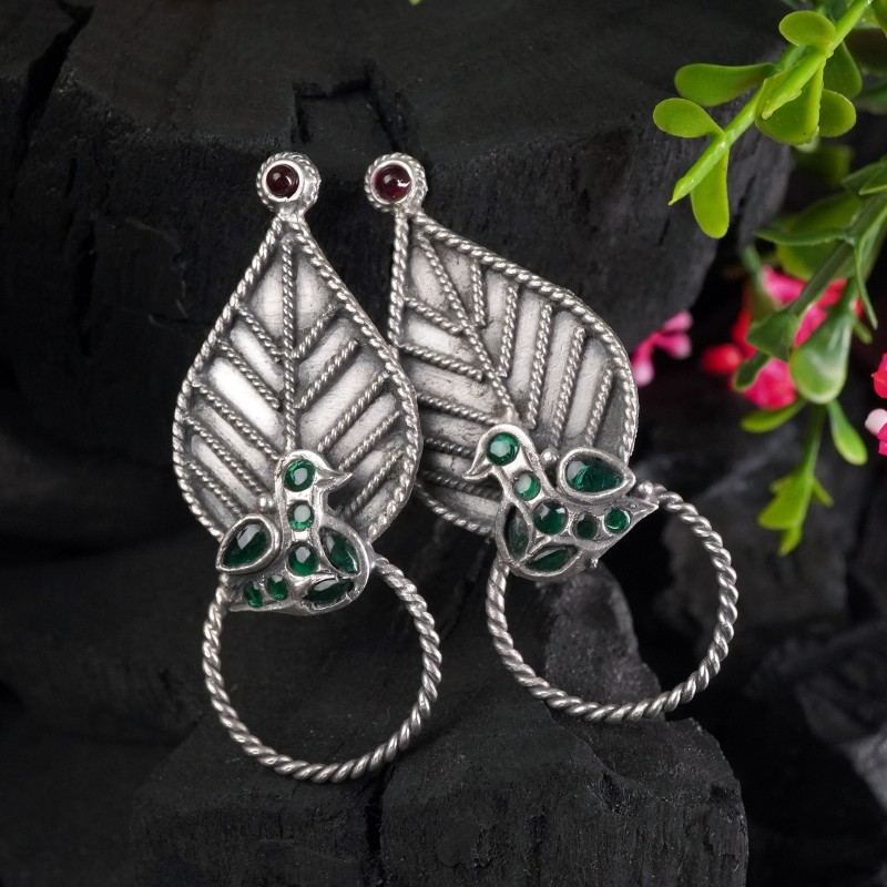 simple silver leaf earrings design