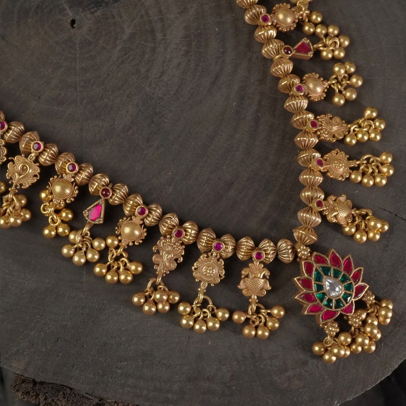 handmade paan shaped kundan pendant for kolhapuri saaj