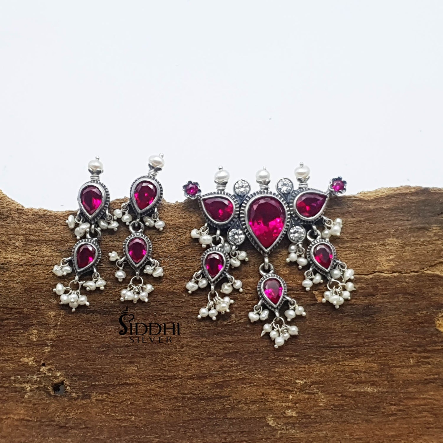 3 Paan Tanmani red with earrings