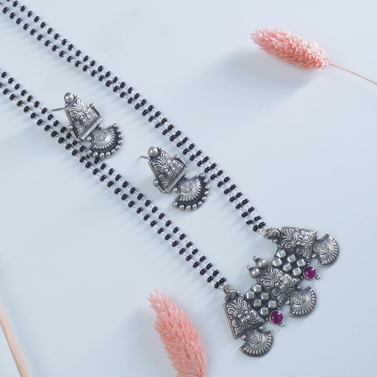 Close-up of KirthiMukh jointing pendant in 925 silver mangalsutra
