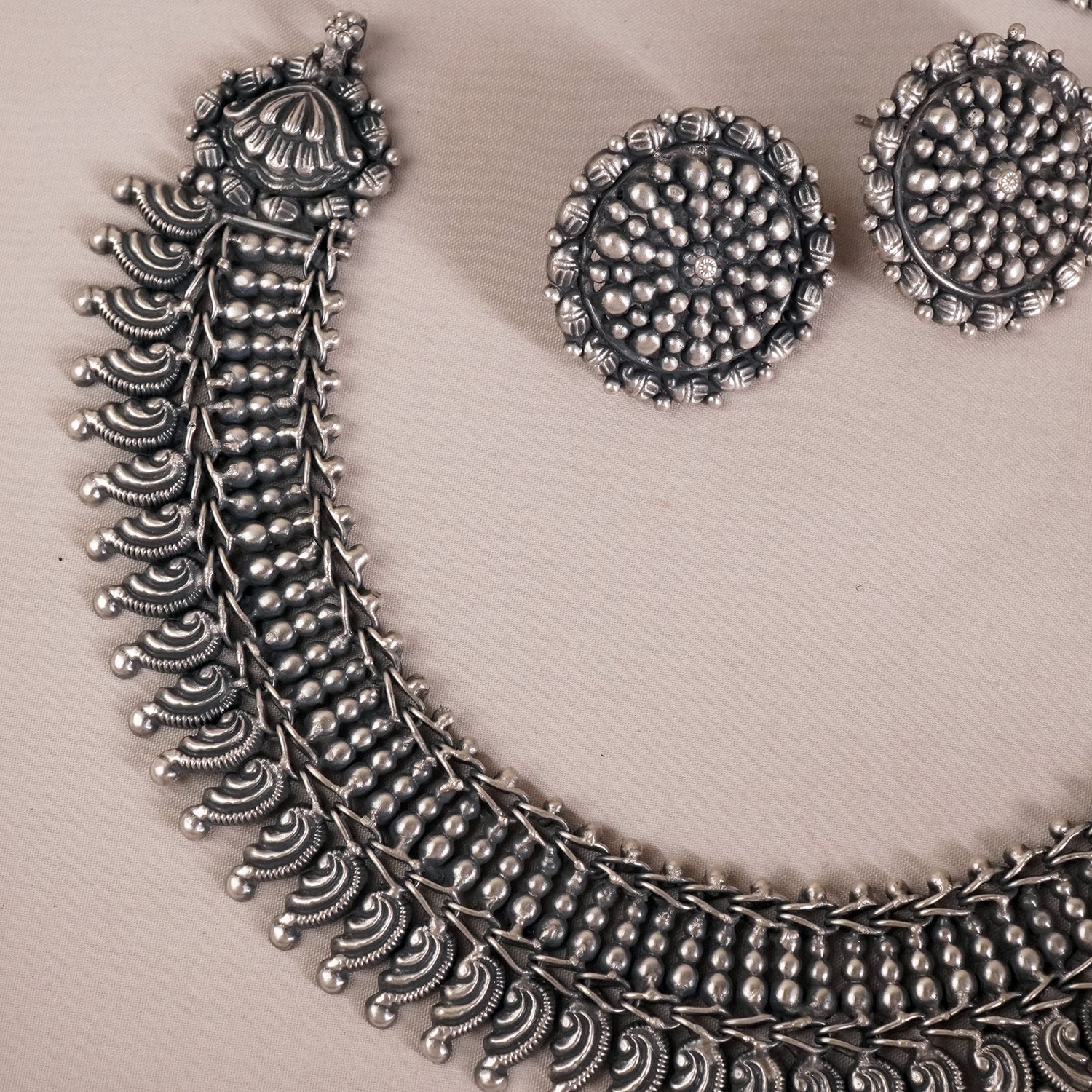 Regal Silver Chattai Necklace Design