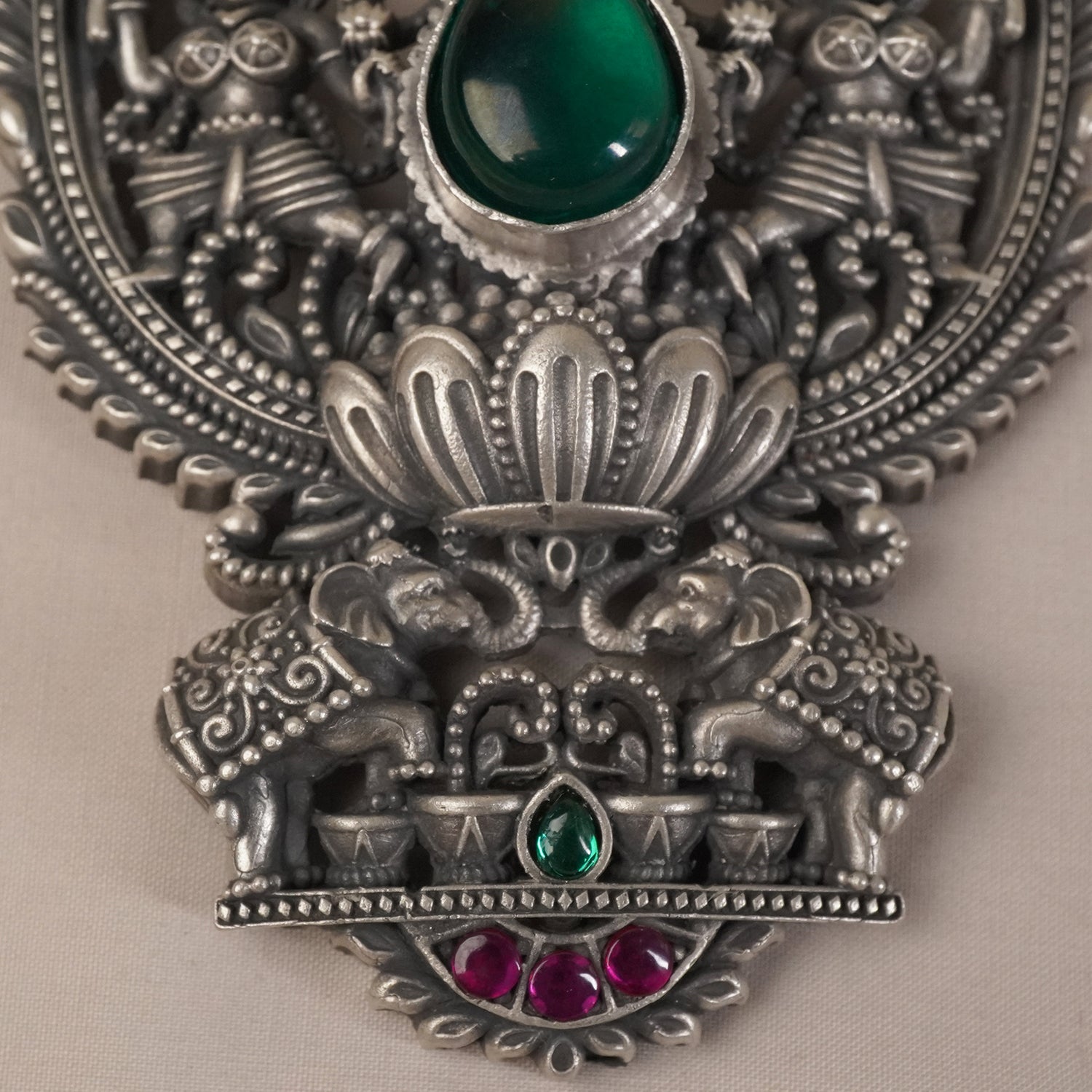 Silver deep nakashi pendant detail
