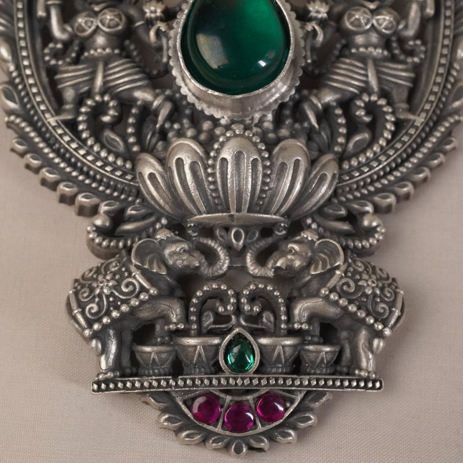 Silver deep nakashi pendant detail