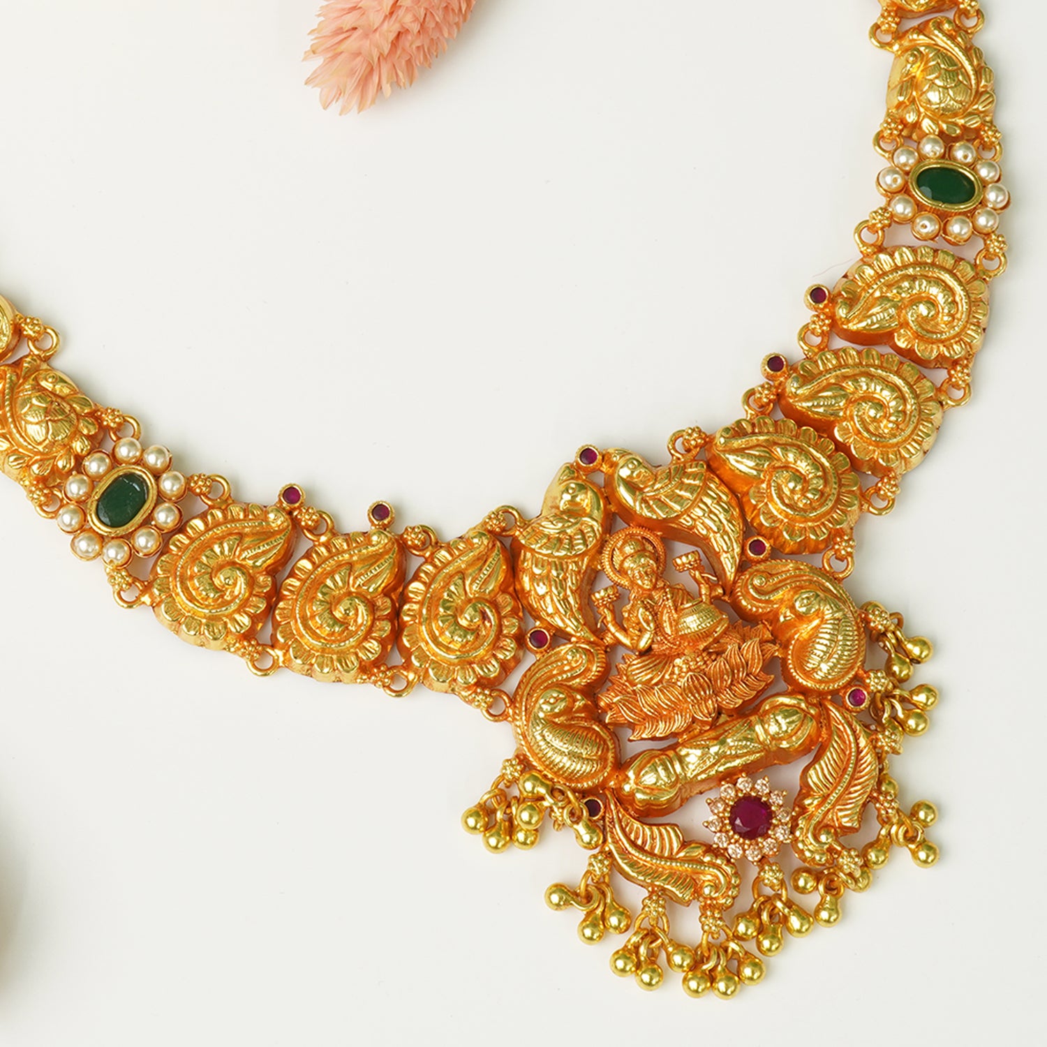 Temple silver necklace gold plated finish