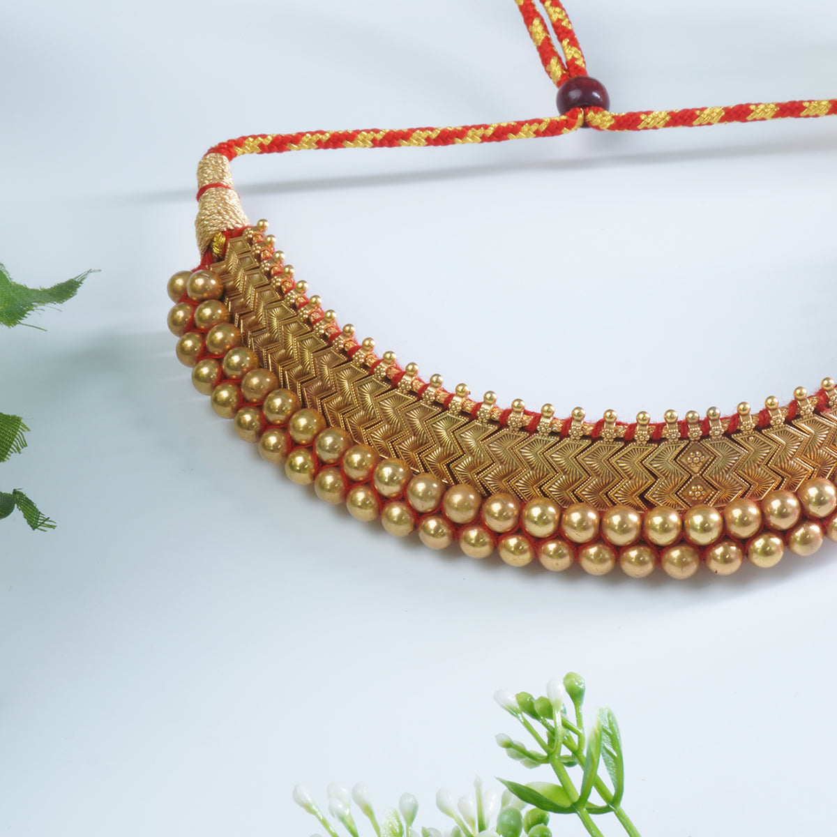 Vajratik detailing in silver antique thushi necklace