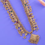 a closeup look of silver kolhapuri saaj dipped in gold and matt finished