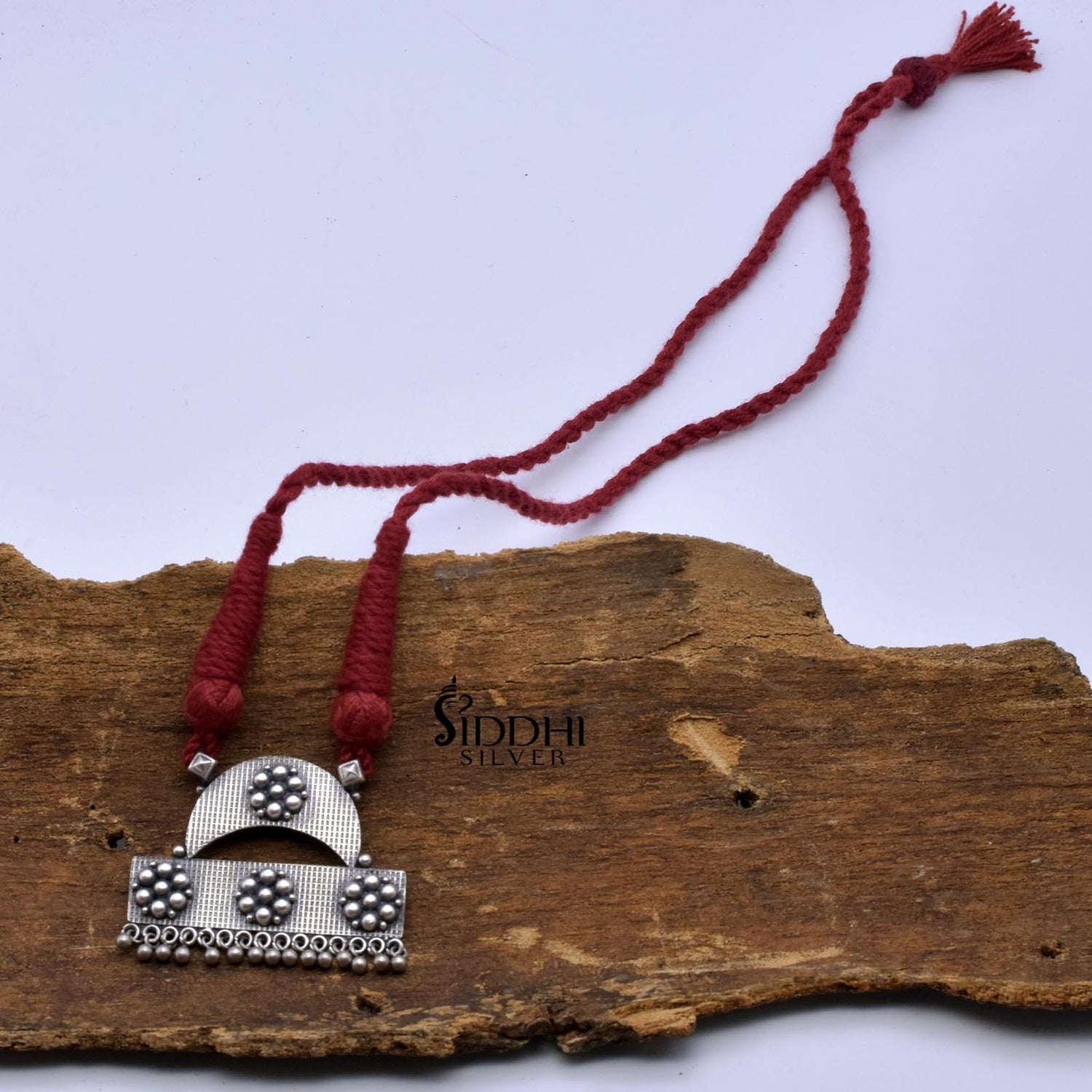 Kudi-chand thread necklace