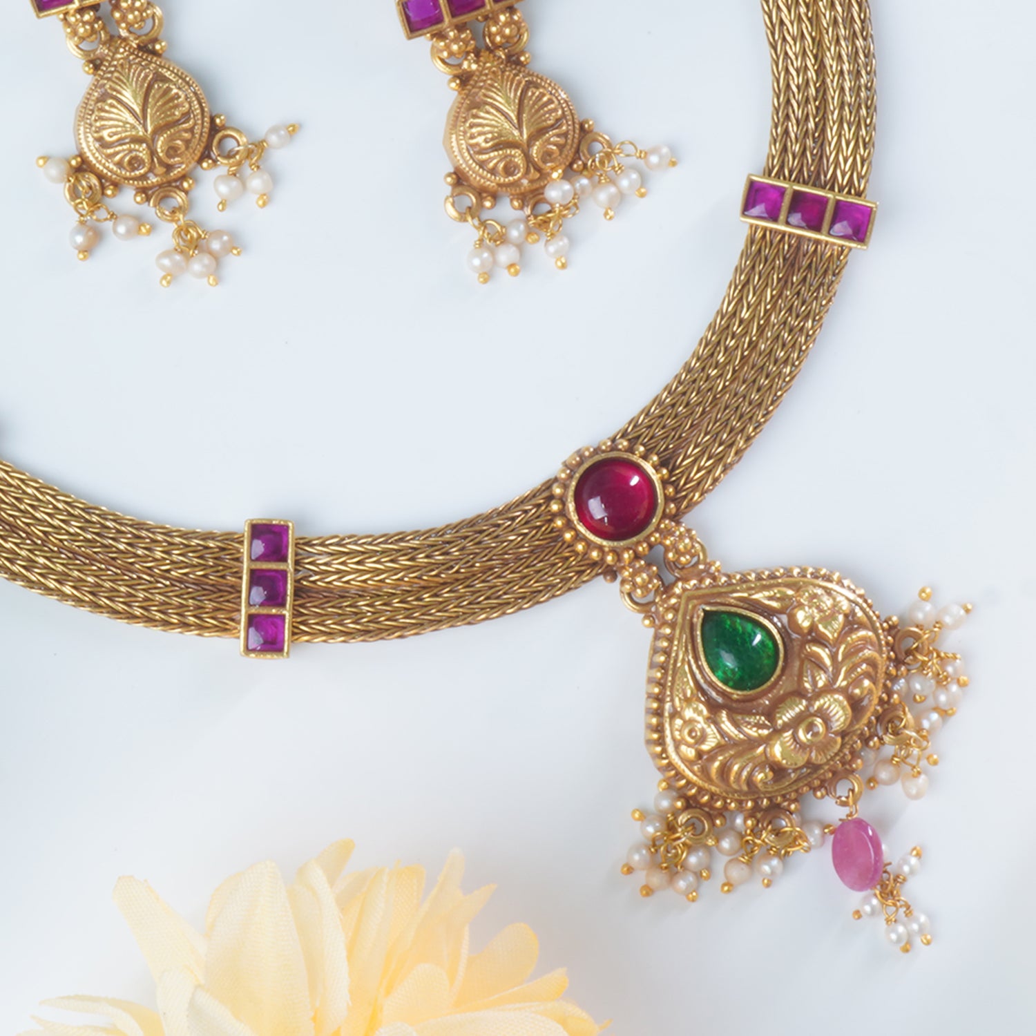 Gold Plated Kemp Studded Silver Chattai Necklace With Matching Earrings