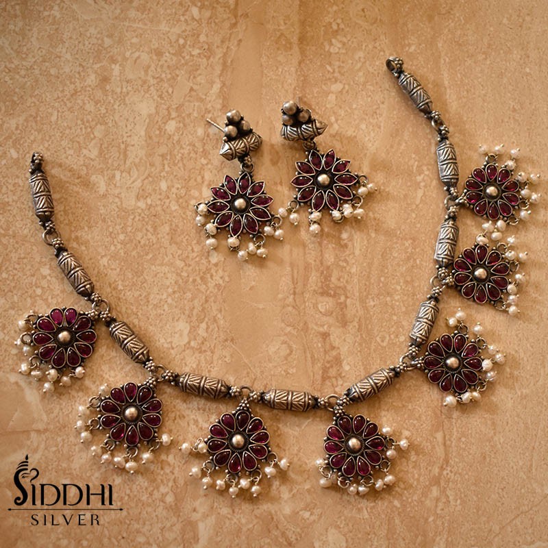 Pankhudi necklace red