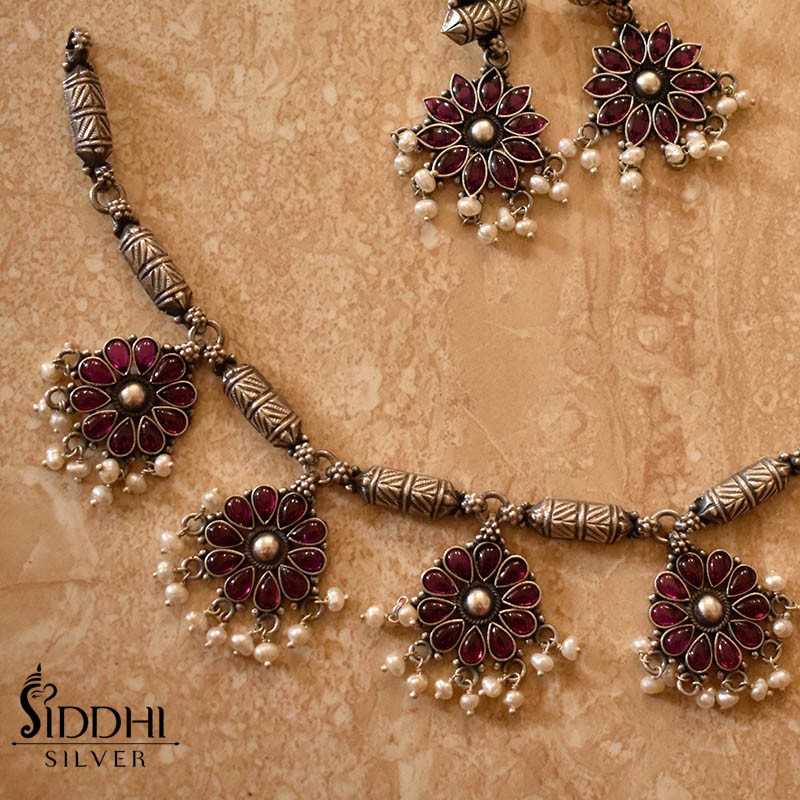 Pankhudi necklace red