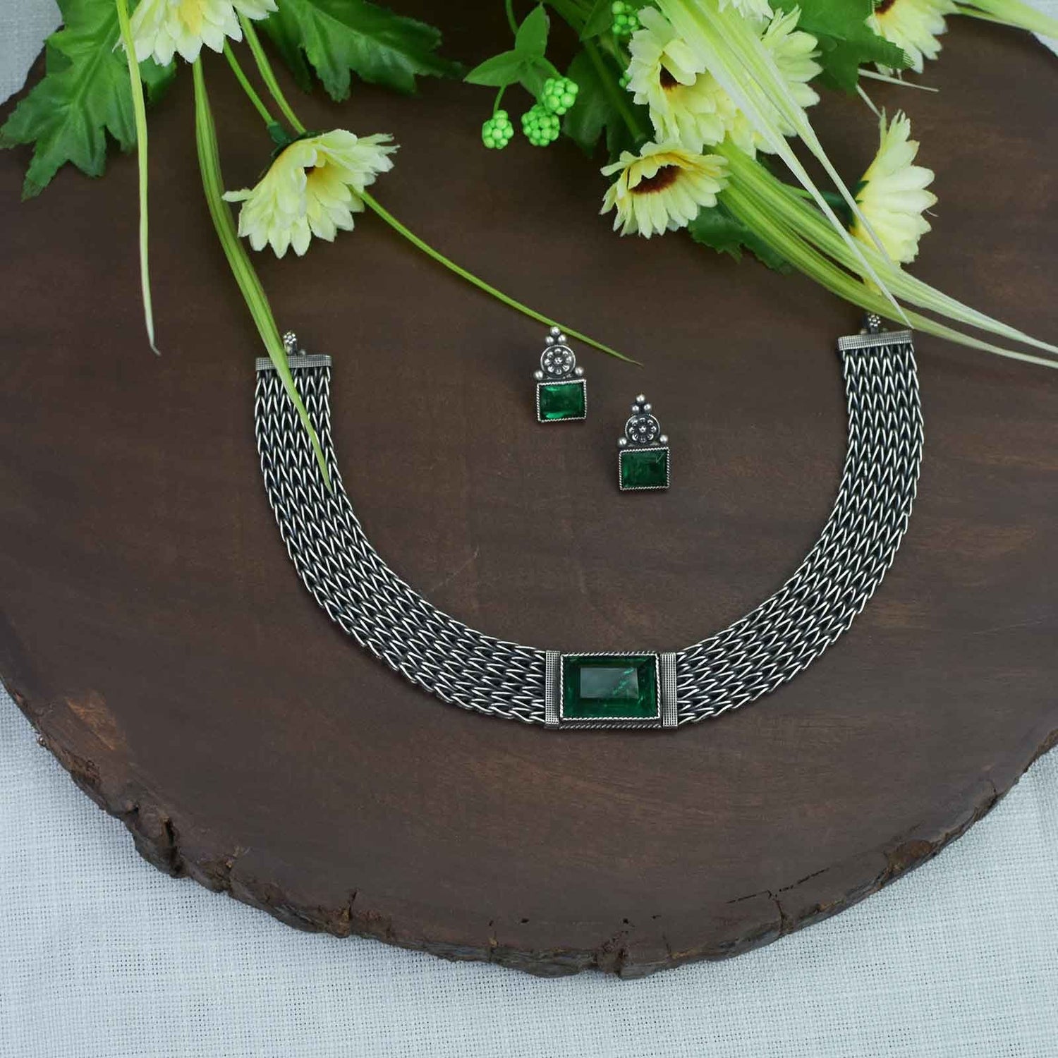 green emrald silver necklace