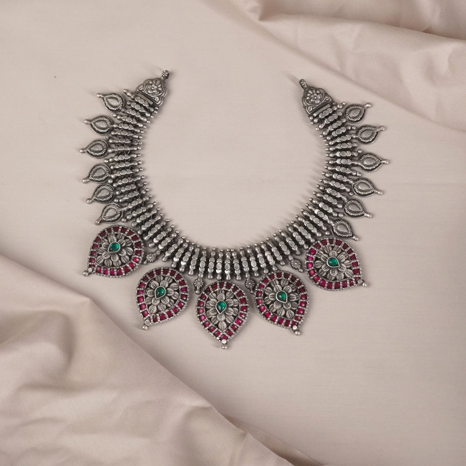 Silver Chattai Kemp Paan Necklace