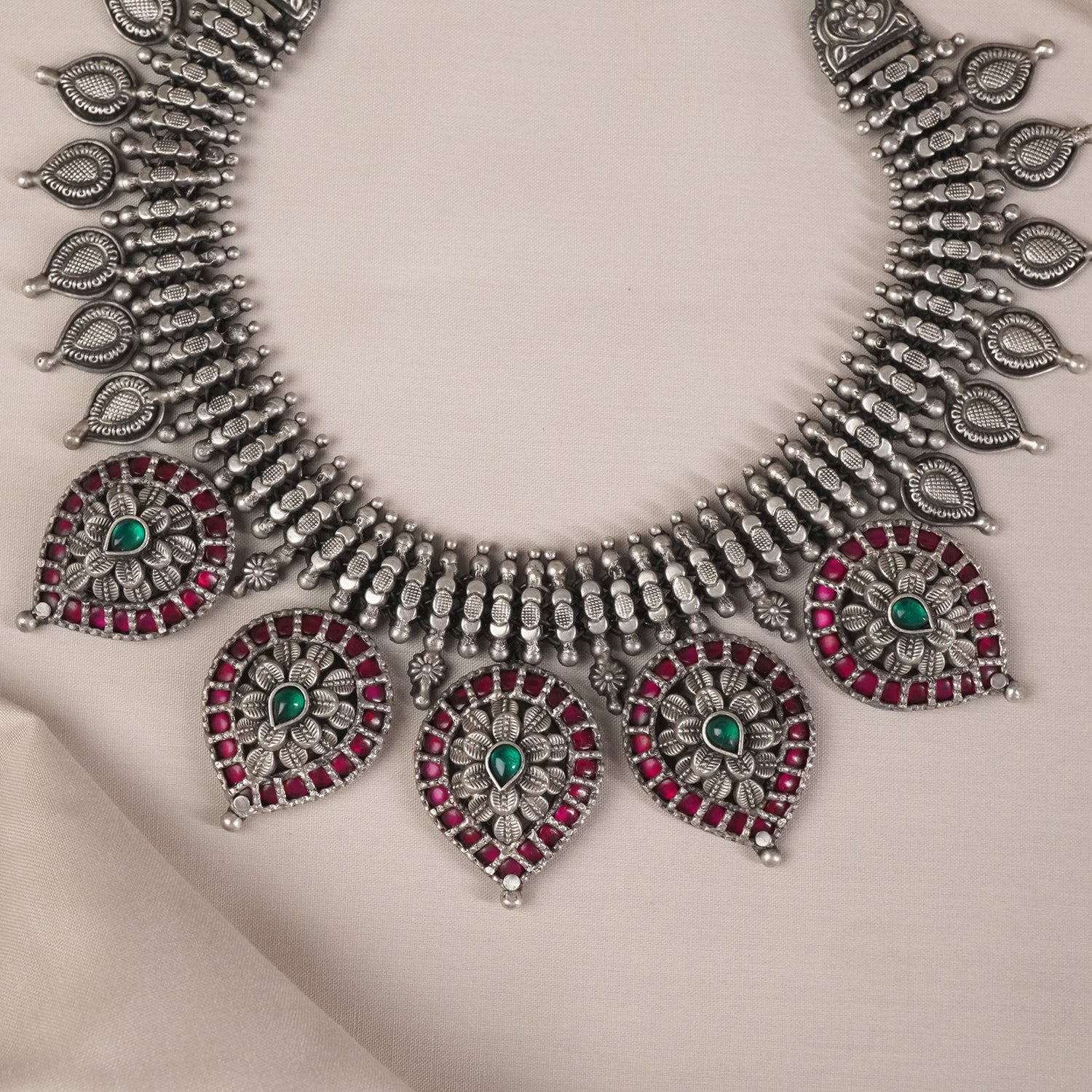 Silver Chattai Kemp Paan Necklace