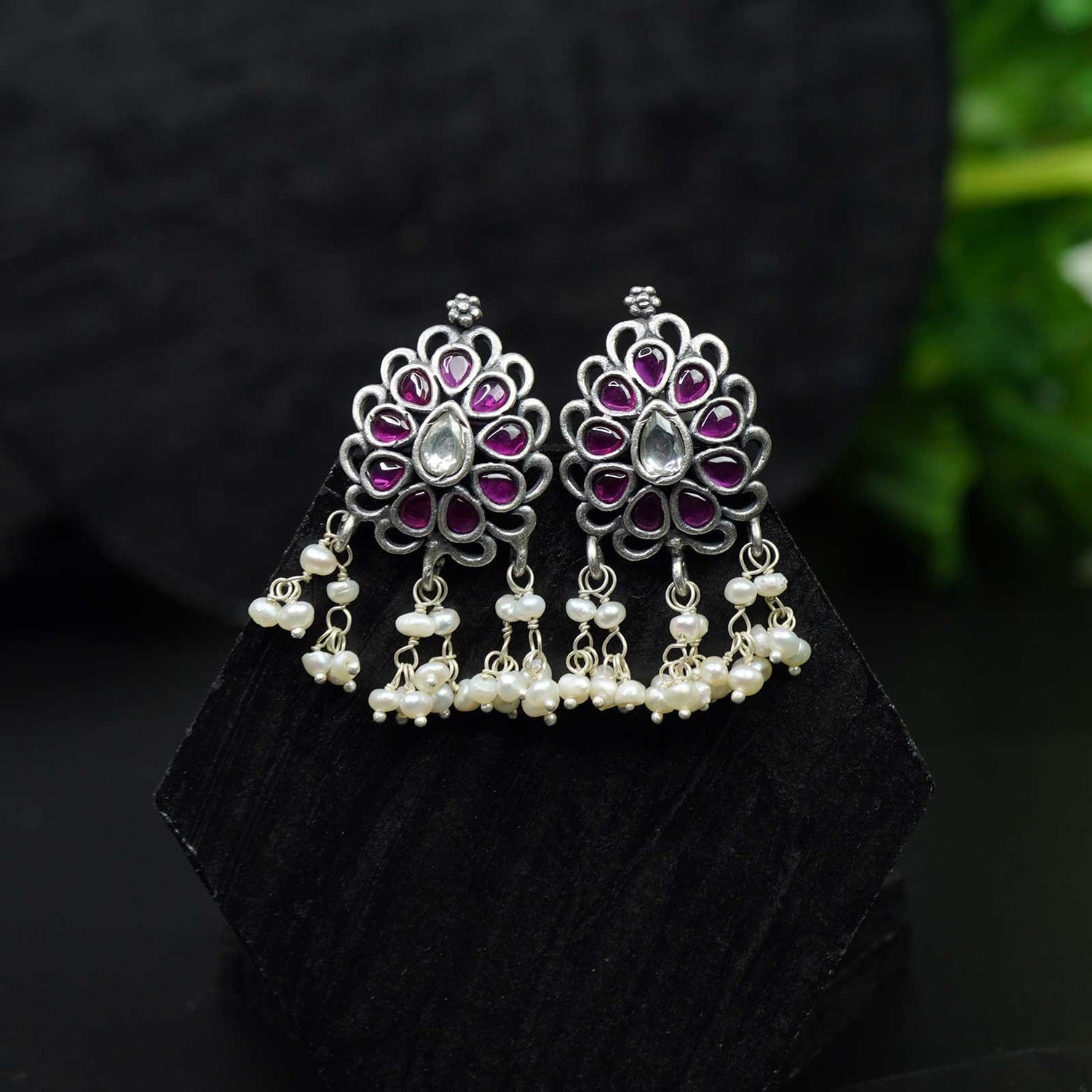 Silver Paan emrald studs