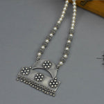 silver single line pearl necklace