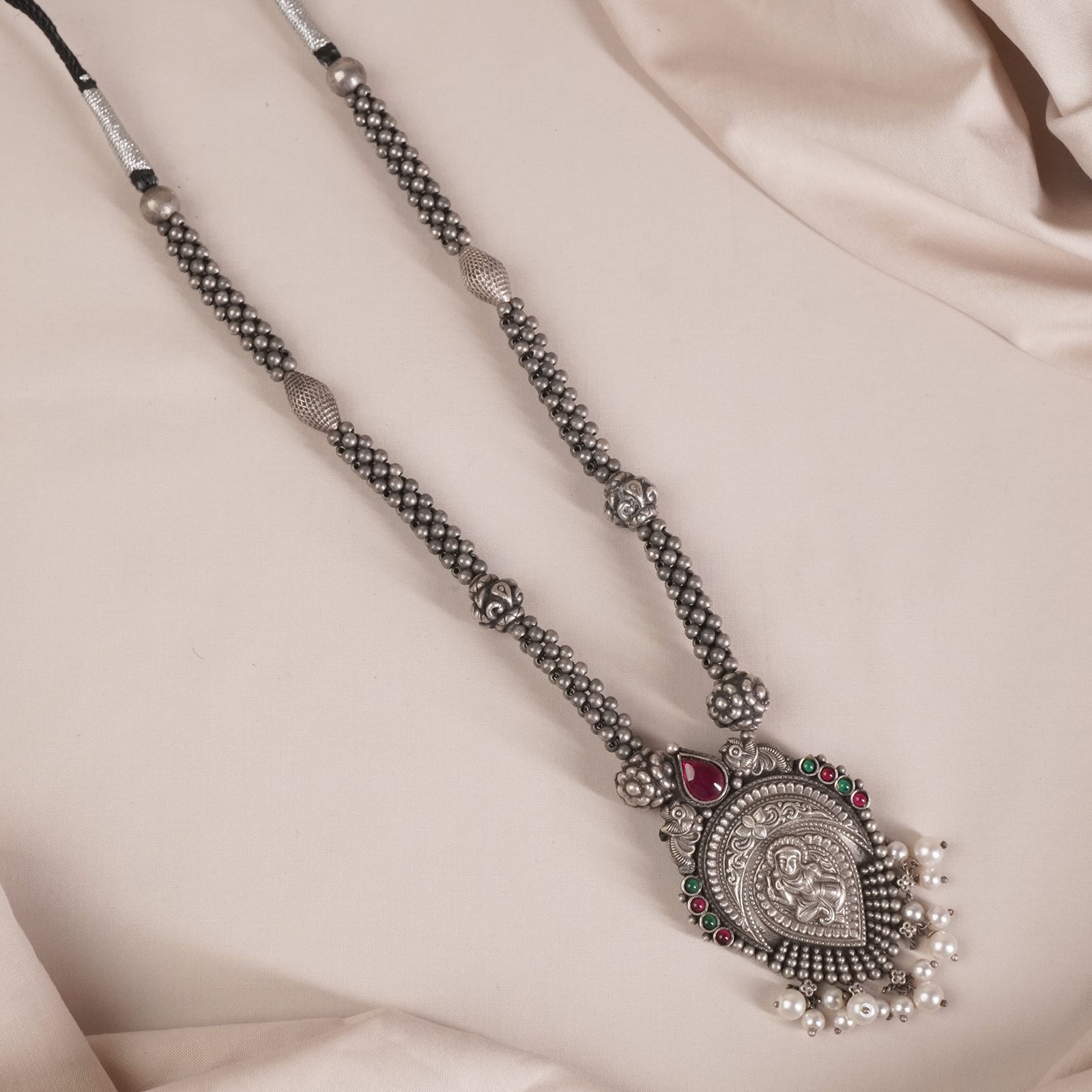 traditional Maharashtrian kolhapuri thushi necklace design
