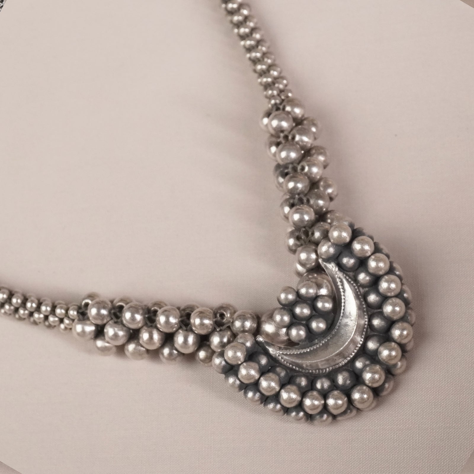 silver thushi with handmade kudi chand pendant