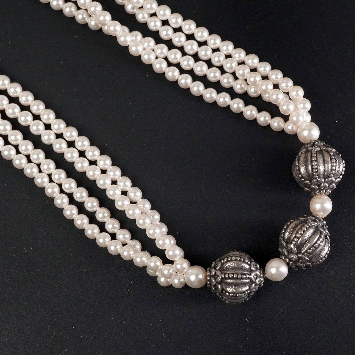 Silver Pearl Mala With Nakashi Beads