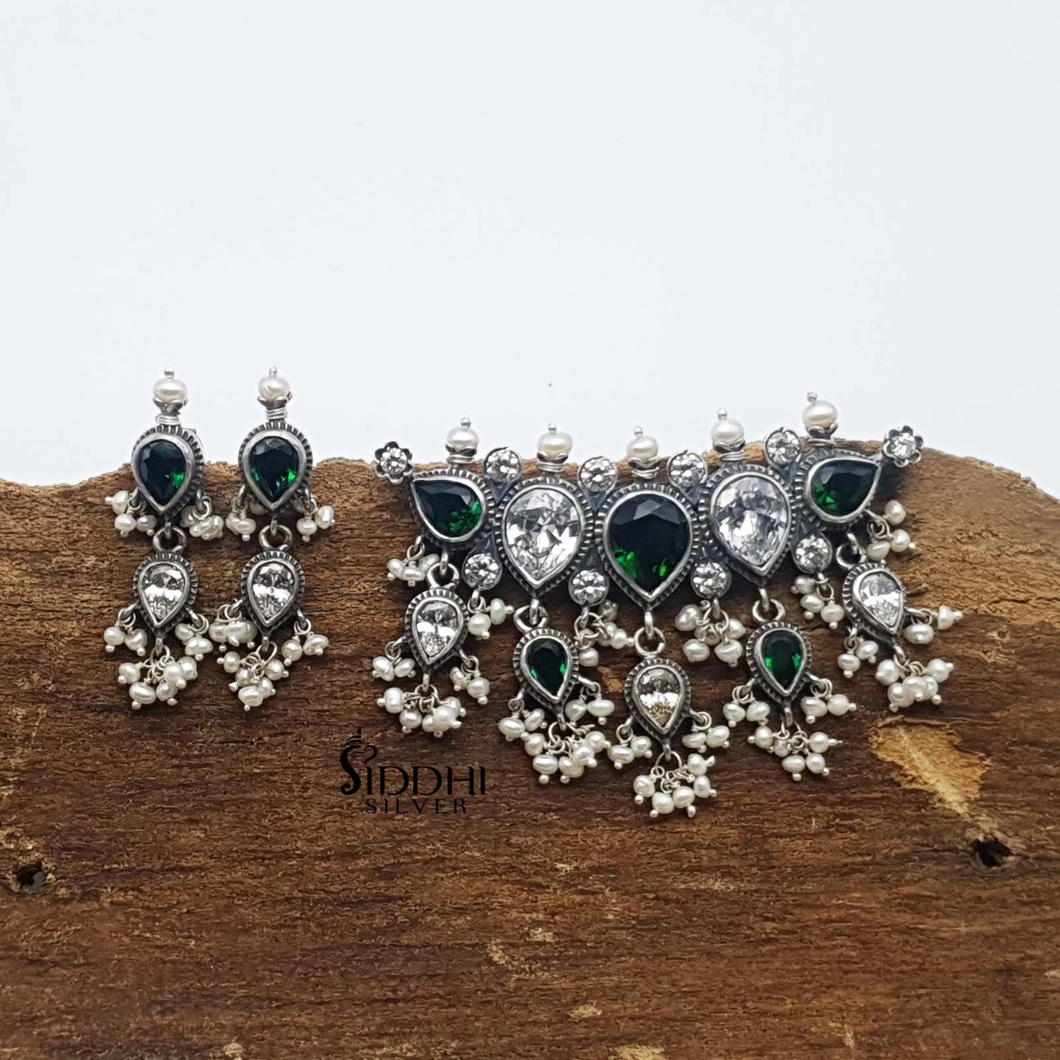 Tanmani green white with earrings