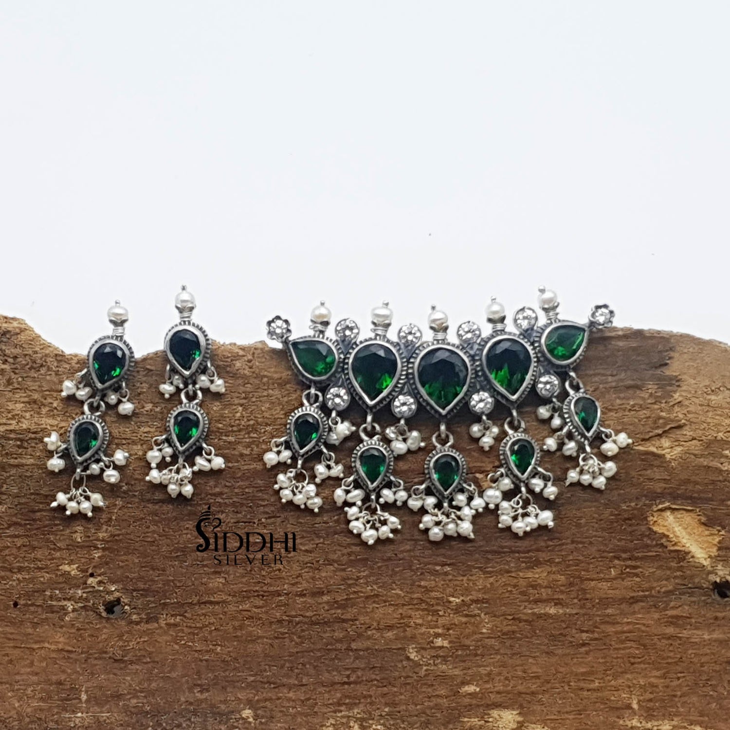 Tanmani green with earrings